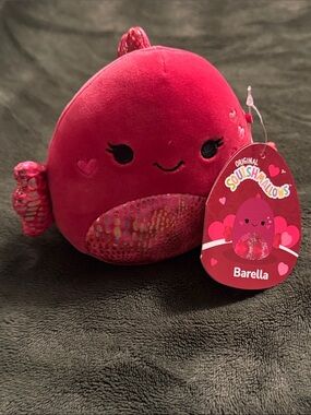 Squishmallows Barella The Beta Fish Stuffed Plush 4" Red Pink Hearts Shimmer NEW